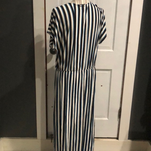 Michel Studio Collection Maxi Dress - Picture 4 of 13